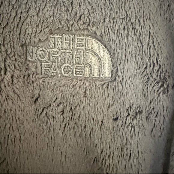 The North Face Soft Gray Sherpa Jacket - Picture 4 of 7